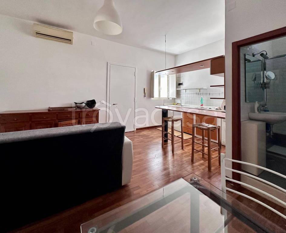 appartamento in affitto a Napoli in zona Chiaia