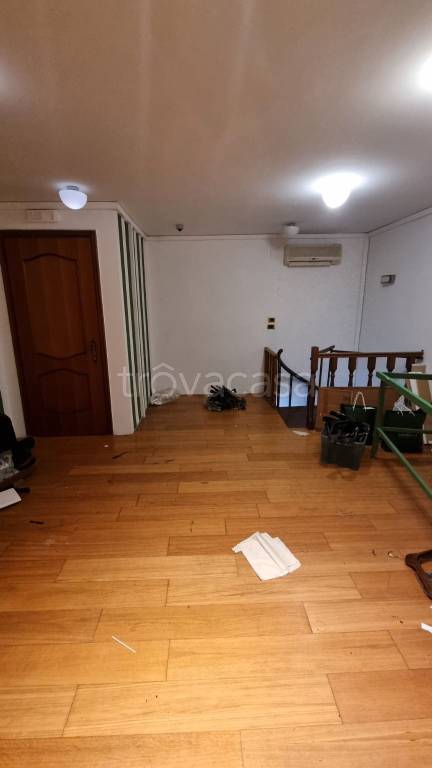 negozio in affitto a Napoli