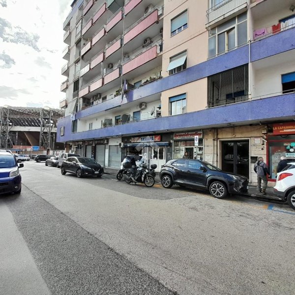 negozio in affitto a Napoli in zona Fuorigrotta