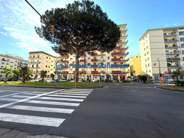 negozio in affitto a Napoli in zona Fuorigrotta