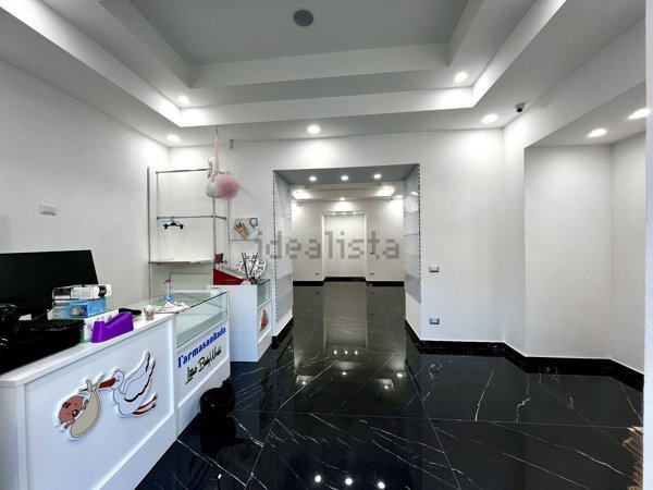 negozio in affitto a Napoli in zona Pendino / San Giuseppe