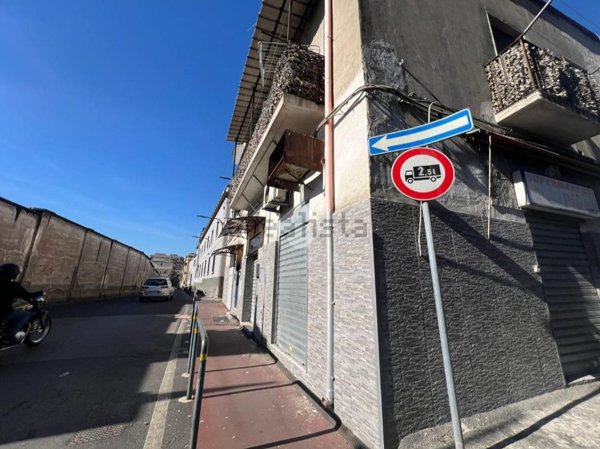 locale commerciale in affitto a Napoli in zona Vicaria
