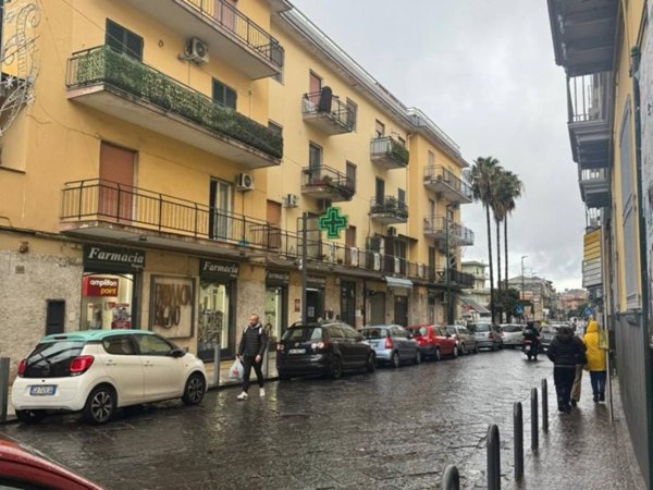 negozio in affitto a Napoli in zona Pianura