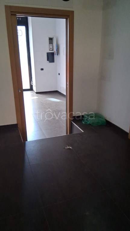 negozio in affitto a Napoli in zona Chiaia