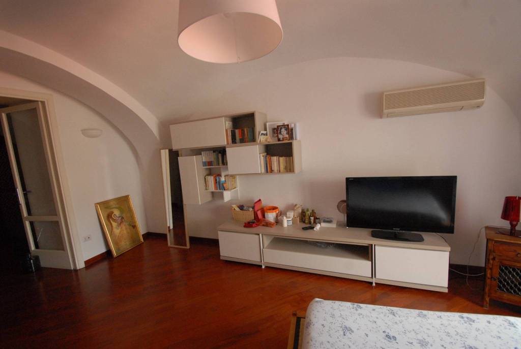 appartamento in affitto a Napoli in zona Chiaia