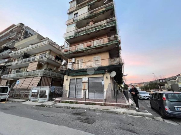 negozio in affitto a Napoli in zona Soccavo