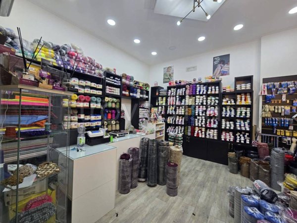 negozio in affitto a Napoli in zona Fuorigrotta