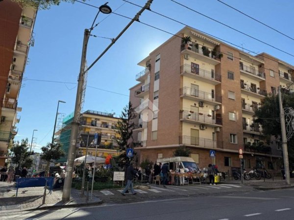 negozio in affitto a Napoli in zona Capodimonte / Colli Aminei