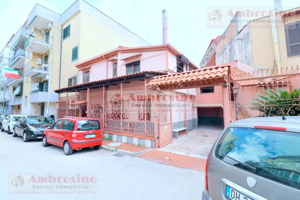 casa indipendente in affitto a Napoli in zona Secondigliano