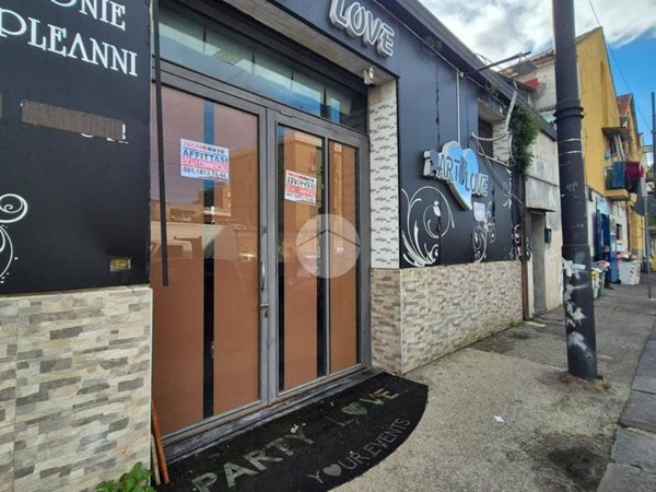 negozio in affitto a Napoli in zona Zona Industriale-Ferrovia