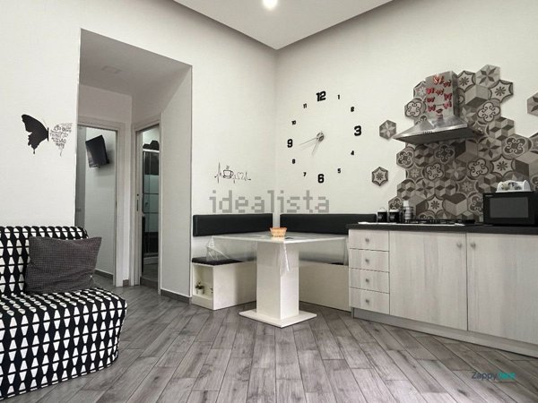 appartamento in affitto a Napoli in zona San Carlo all'Arena