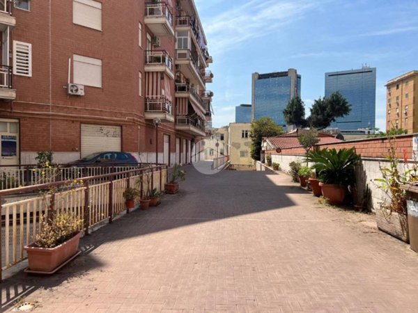 locale commerciale in affitto a Napoli in zona Poggioreale
