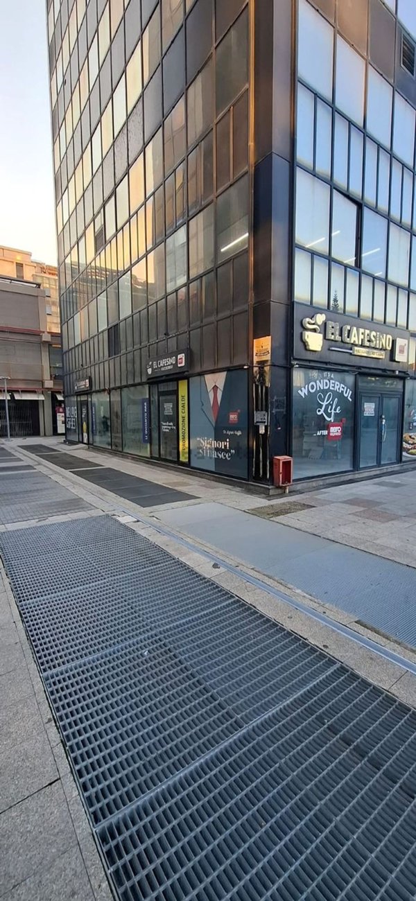 locale commerciale in affitto a Napoli in zona Vicaria