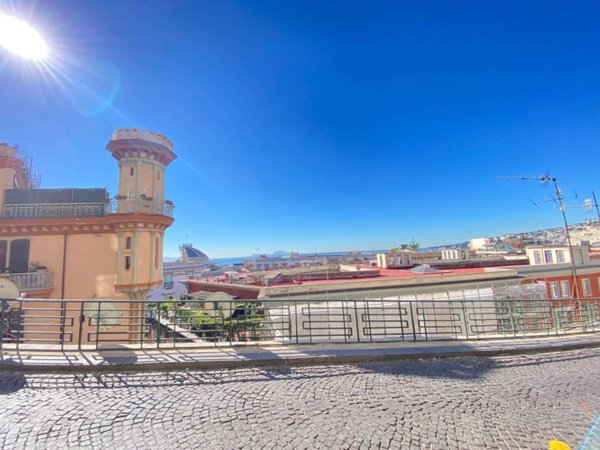 appartamento in affitto a Napoli in zona Chiaia