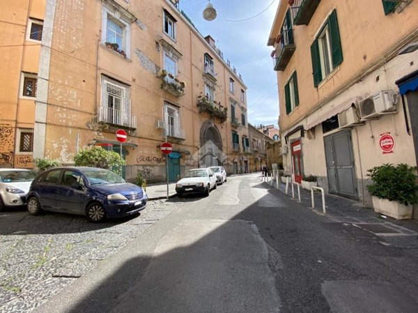 locale commerciale in affitto a Napoli in zona Vomero