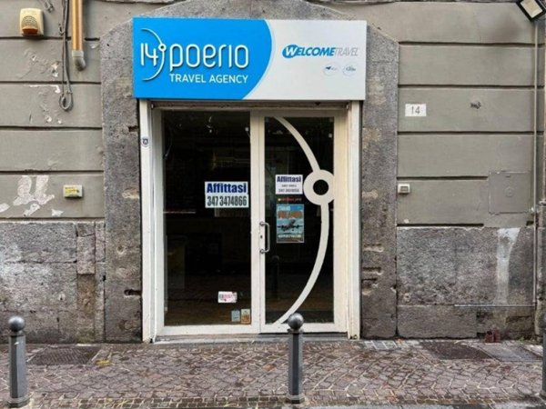 negozio in affitto a Napoli in zona Chiaia