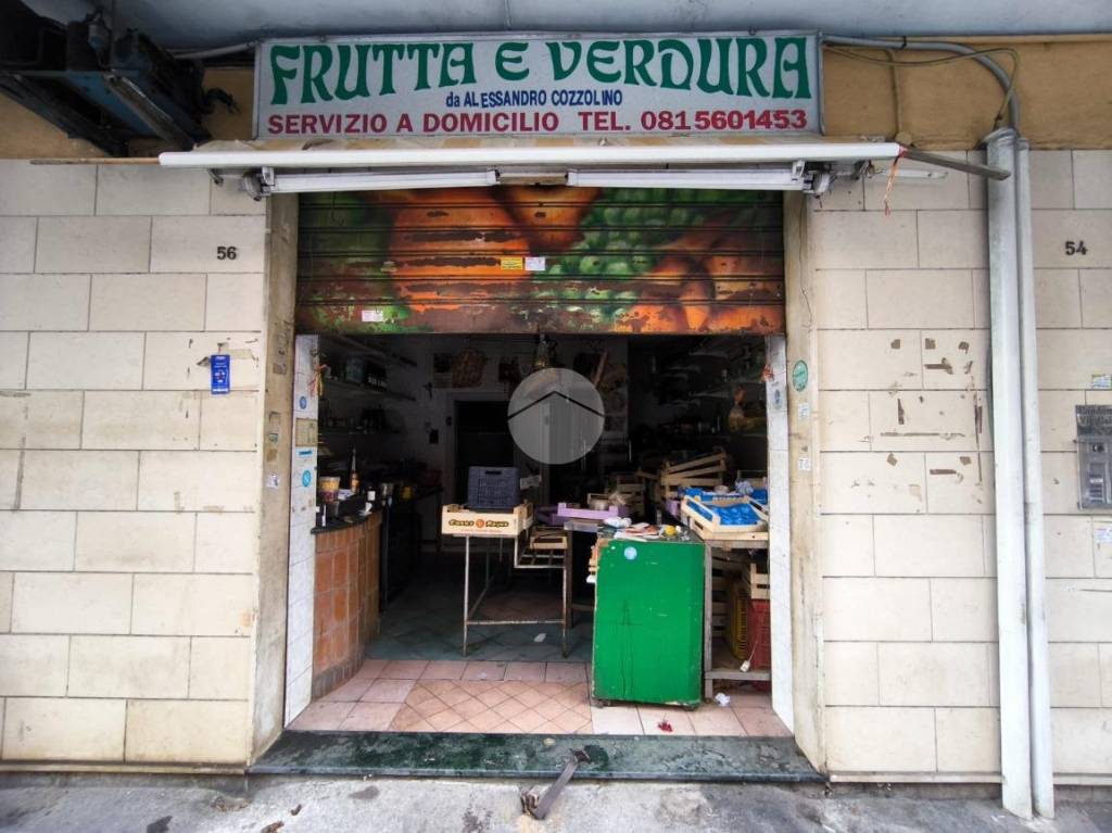 negozio in affitto a Napoli in zona Vomero