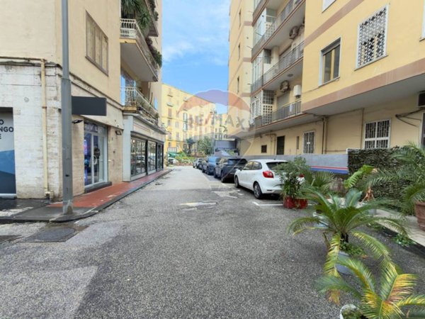 negozio in affitto a Napoli in zona Arenella
