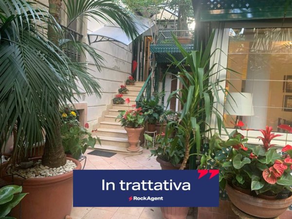 appartamento in affitto a Napoli in zona Chiaia