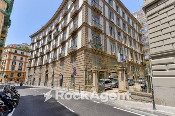 appartamento in affitto a Napoli in zona Chiaia
