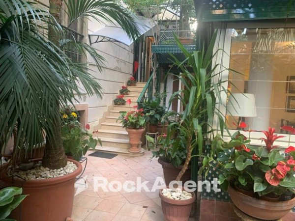 appartamento in affitto a Napoli in zona Chiaia