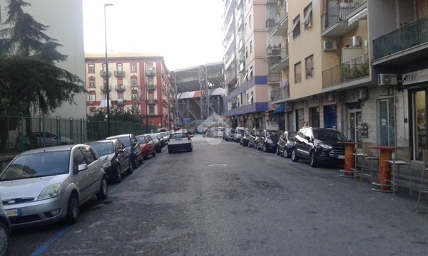locale commerciale in affitto a Napoli in zona Fuorigrotta