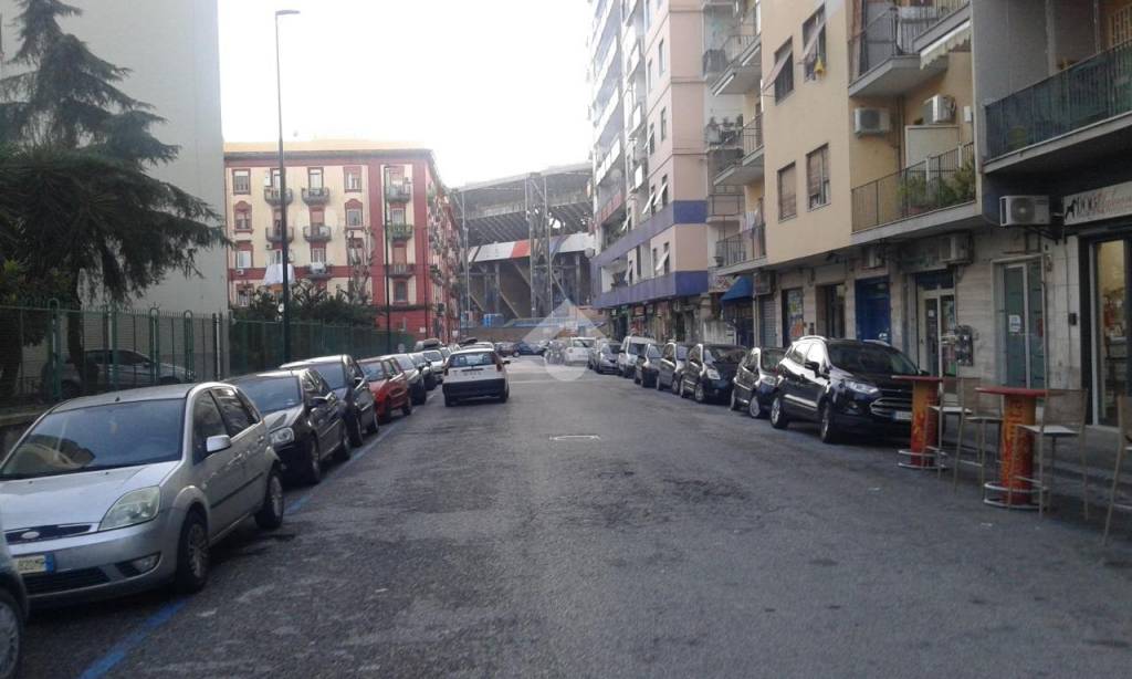 negozio in affitto a Napoli in zona Fuorigrotta