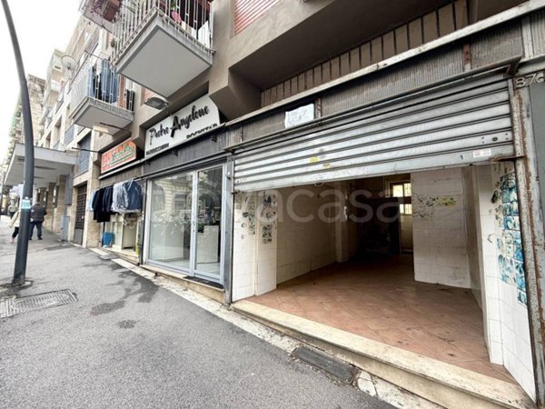 negozio in affitto a Napoli in zona Vomero