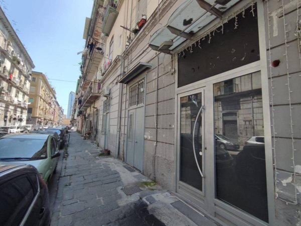 negozio in affitto a Napoli in zona Vicaria