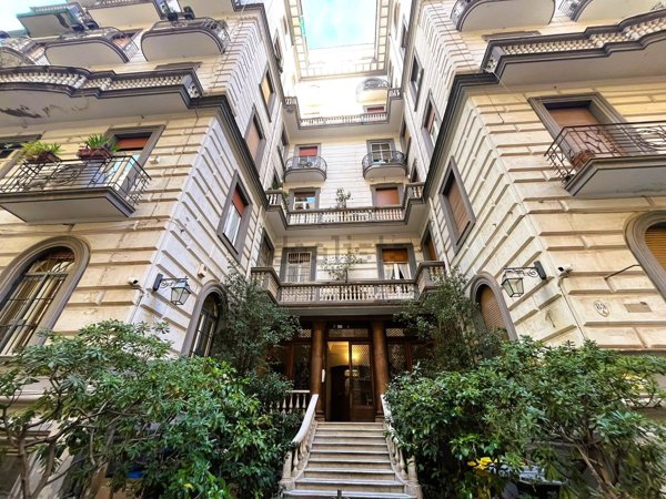 appartamento in affitto a Napoli in zona Chiaia