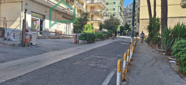 negozio in affitto a Napoli in zona Arenella