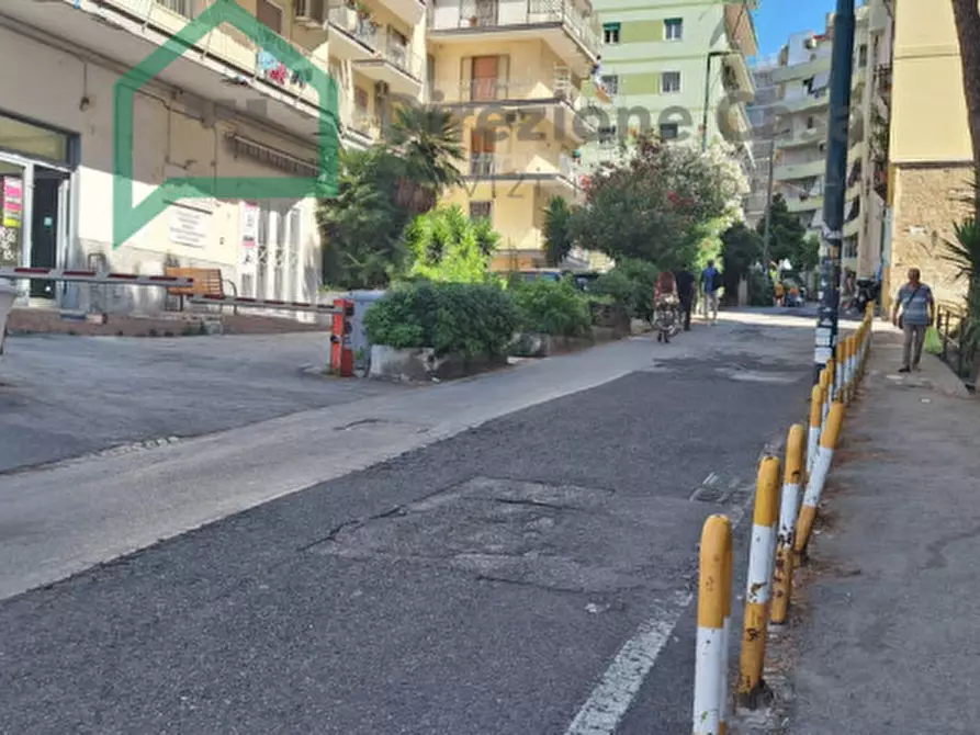 negozio in affitto a Napoli in zona Arenella