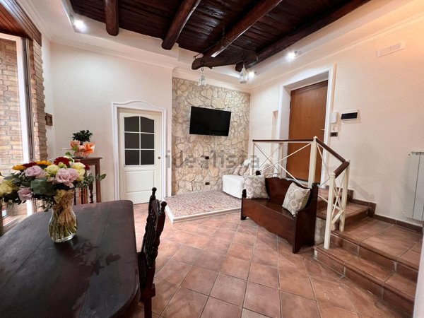 appartamento in affitto a Napoli in zona Chiaia