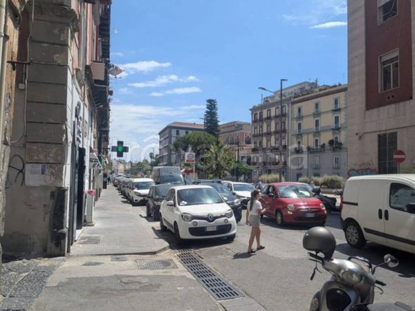 negozio in affitto a Napoli in zona Chiaia