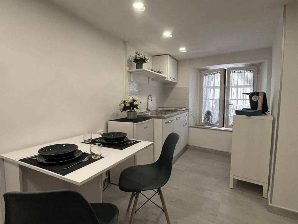 appartamento in affitto a Napoli in zona Chiaia