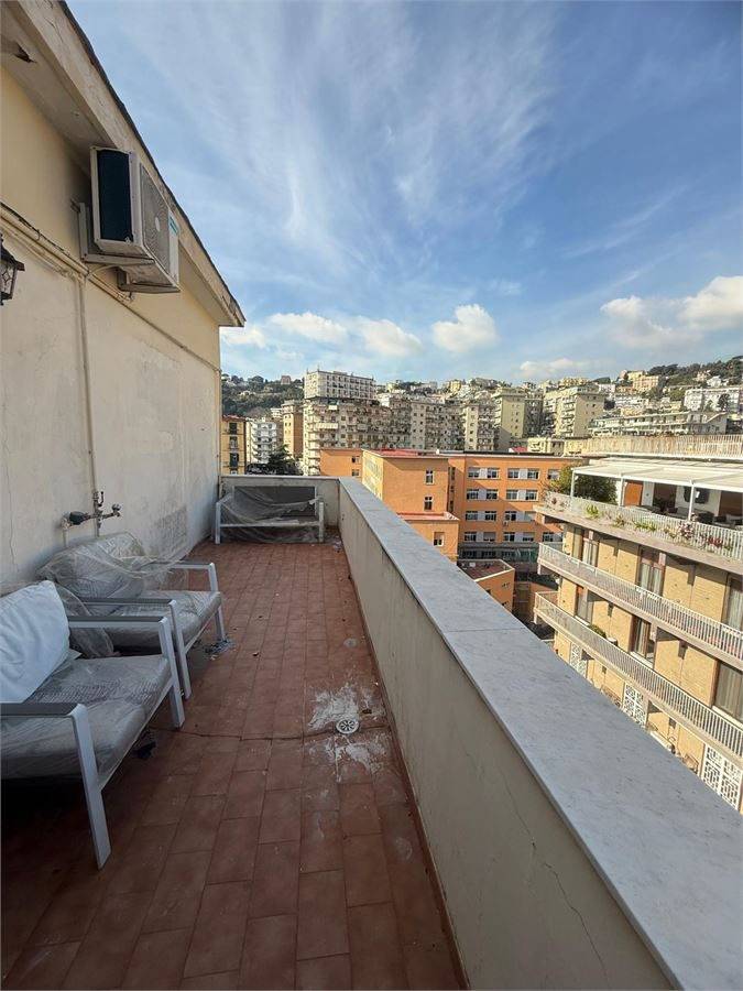 appartamento in affitto a Napoli in zona Chiaia