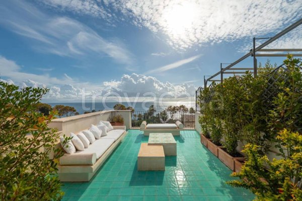 appartamento in affitto a Napoli in zona Chiaia