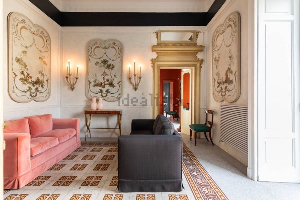 appartamento in affitto a Napoli in zona Chiaia