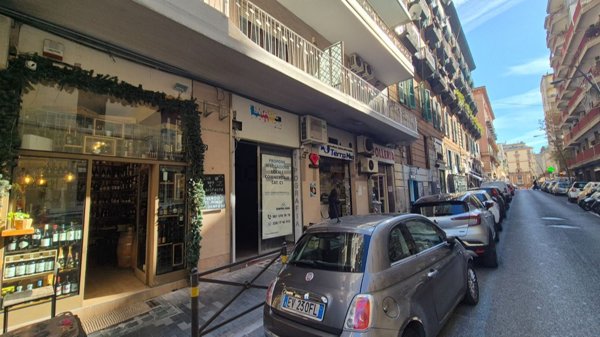 locale commerciale in affitto a Napoli in zona Vomero