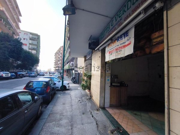 locale commerciale in affitto a Napoli in zona Vomero