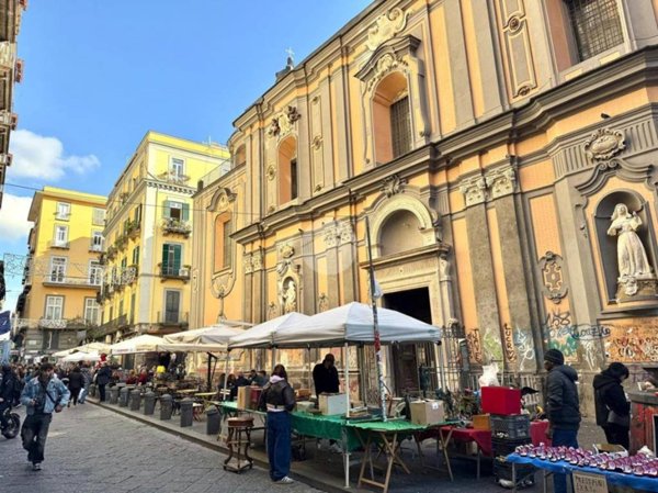 appartamento in affitto a Napoli in zona Mercato