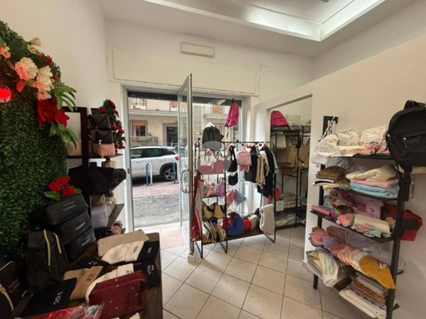 negozio in affitto a Napoli in zona Pianura