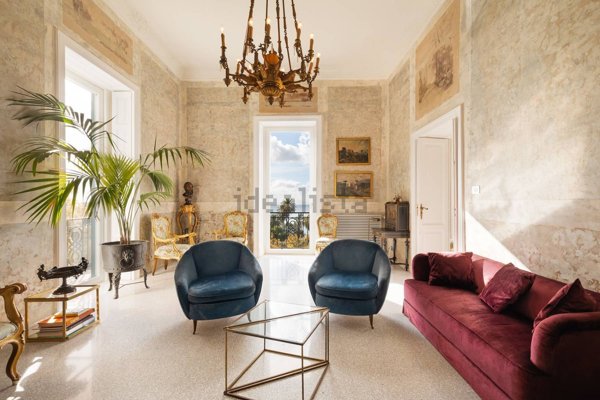 appartamento in affitto a Napoli in zona Chiaia