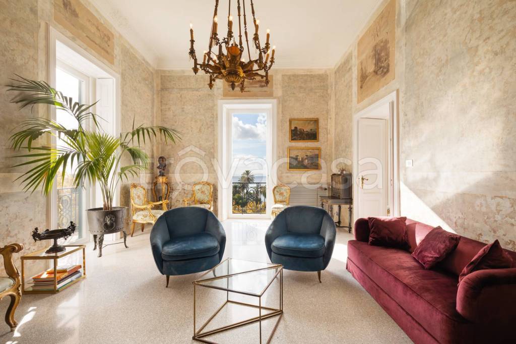 appartamento in affitto a Napoli in zona Chiaia