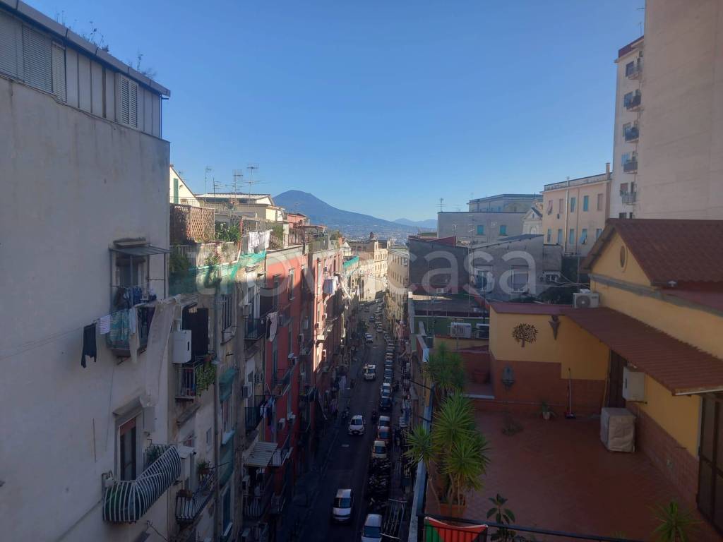 appartamento in affitto a Napoli in zona Stella