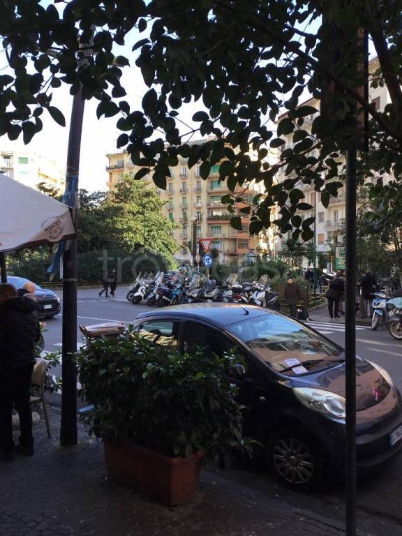 negozio in affitto a Napoli in zona Arenella