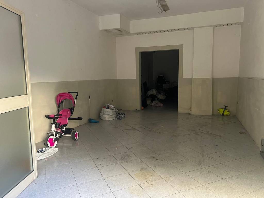 locale commerciale in affitto a Napoli in zona Arenella