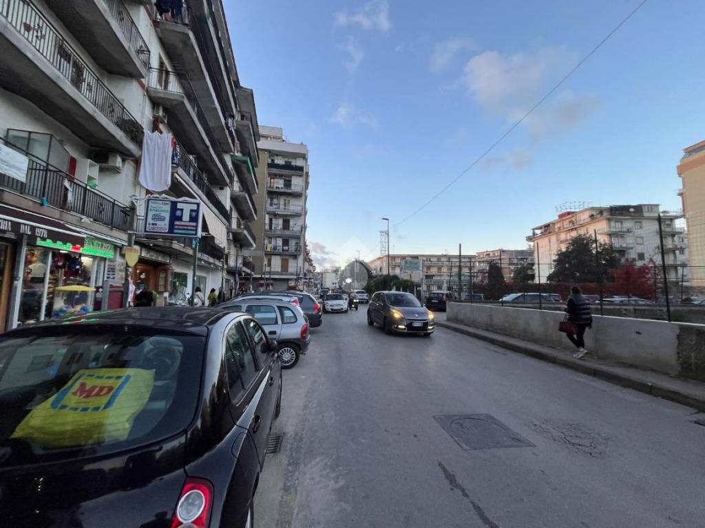 negozio in affitto a Napoli in zona Pianura