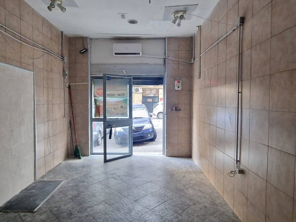 negozio in affitto a Napoli in zona Pendino / San Giuseppe