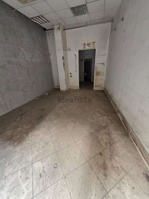 negozio in affitto a Napoli in zona Vicaria